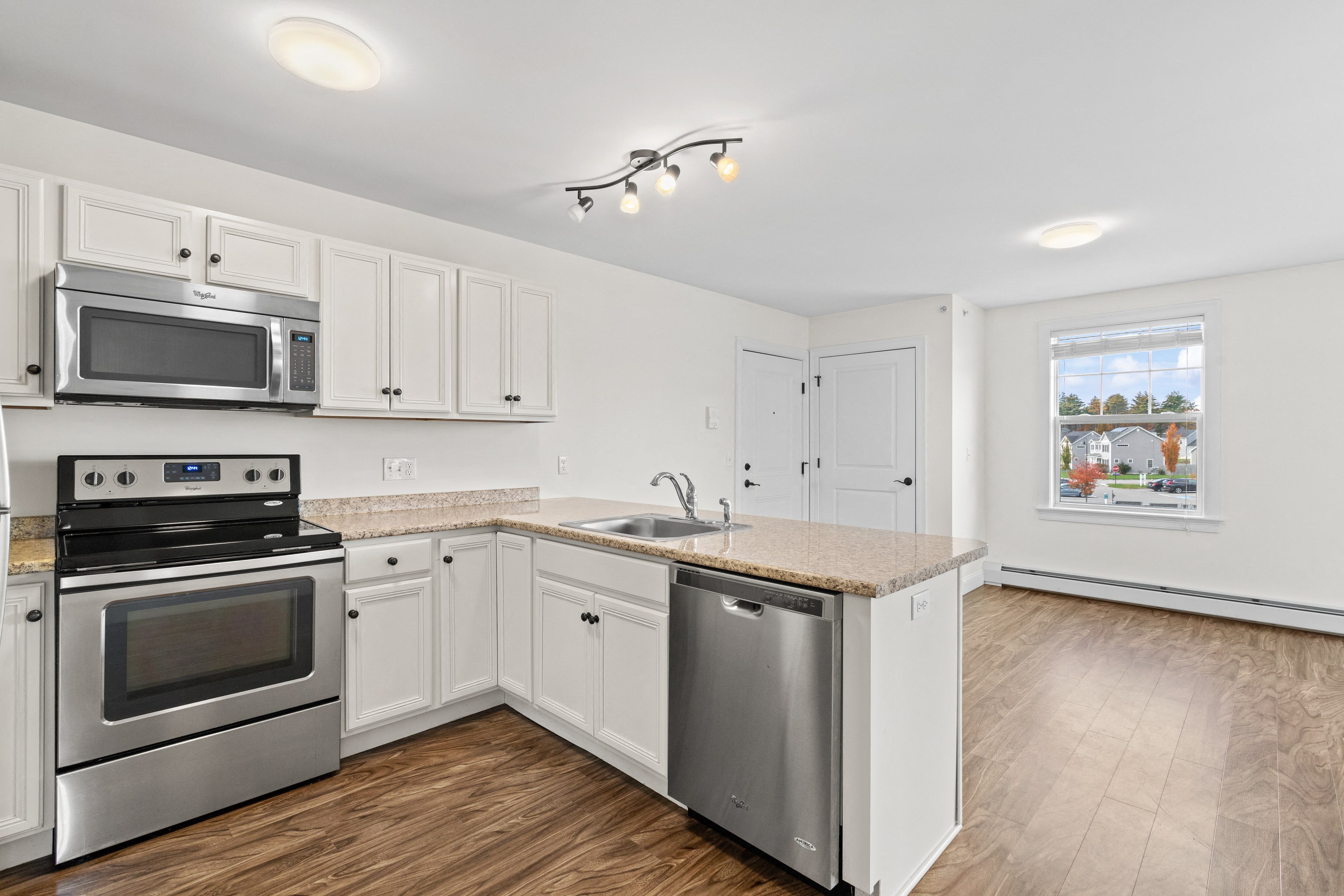 http://cdn.rentcafe.com/dmslivecafe/2/131688/Blue Sruce Farms Interiors-20.jpg
